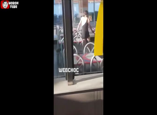 Video :A actual zombie breaks through the window to enter a McDonald's